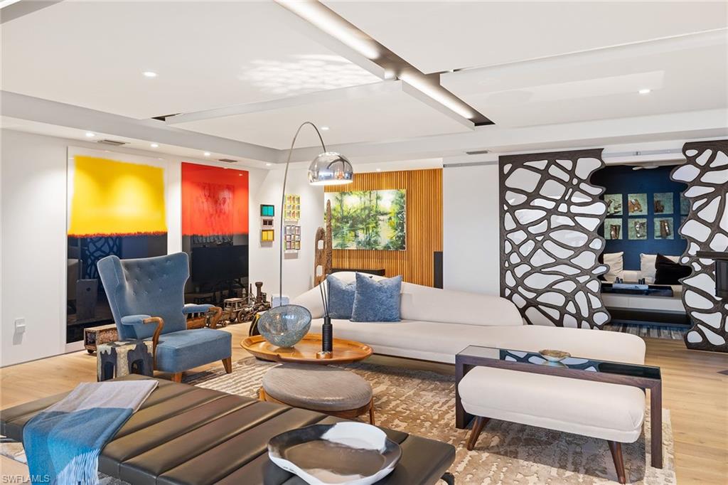 REGENCY TOWERS - Residential