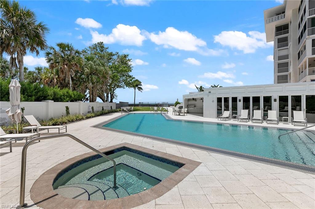 REGENCY TOWERS - Residential