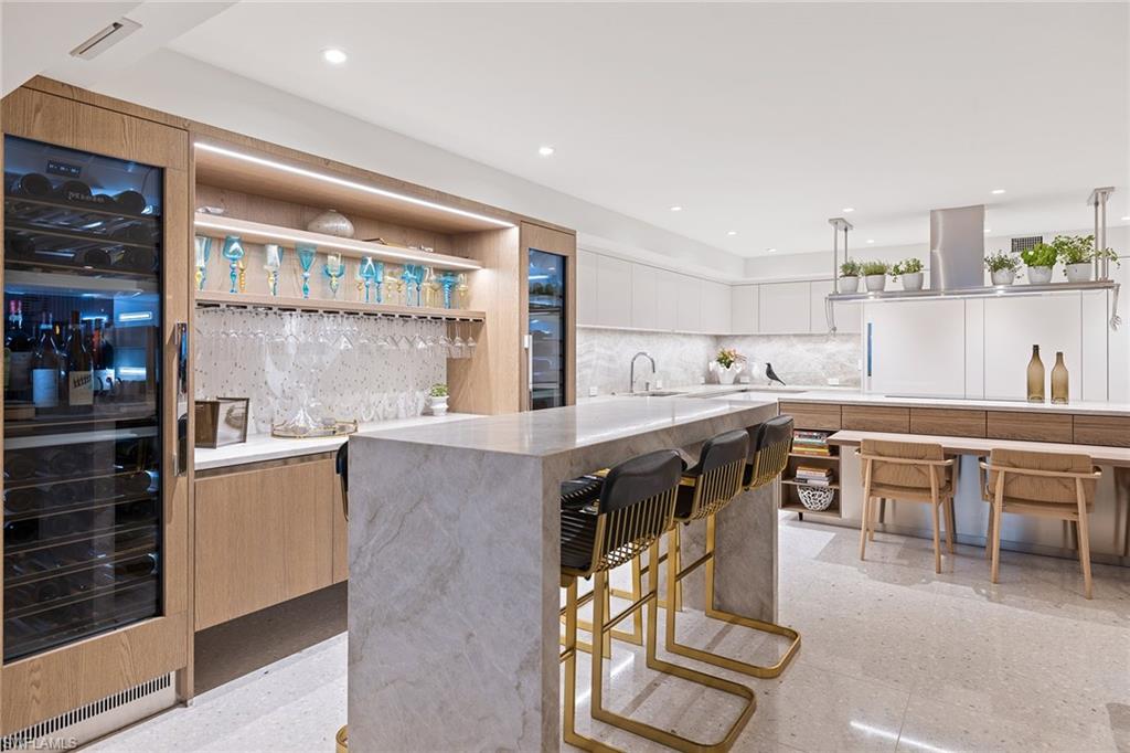 REGENCY TOWERS - Residential