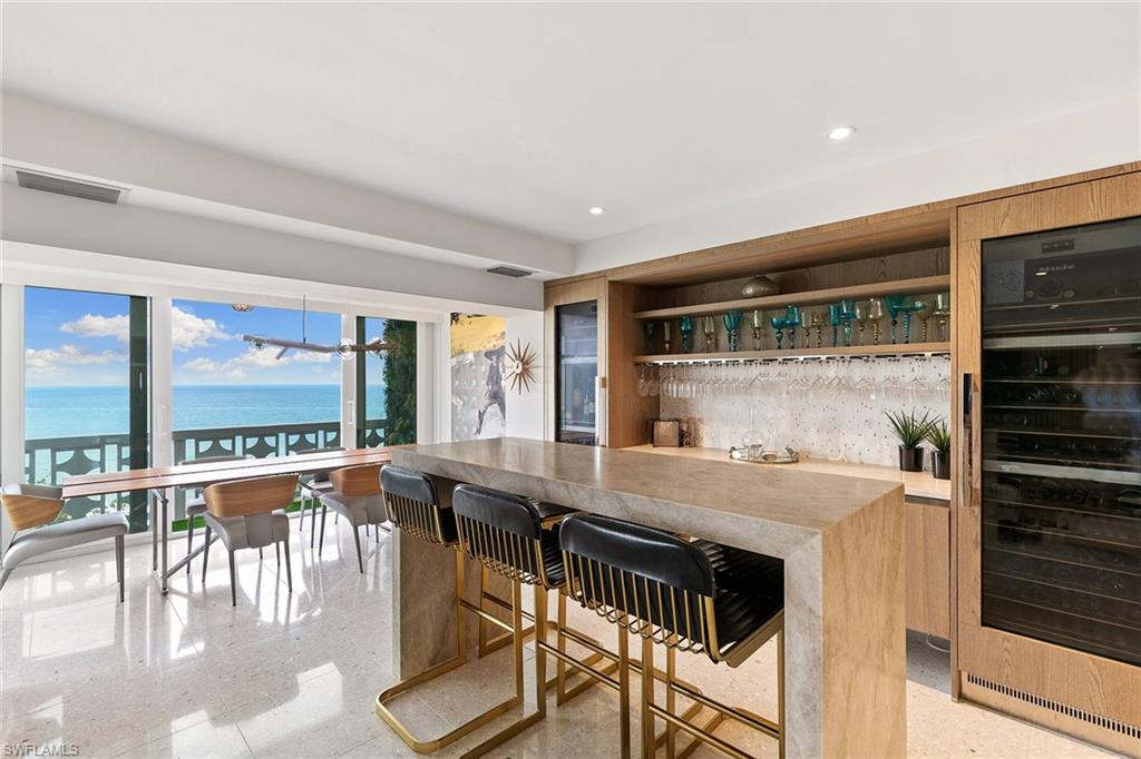 REGENCY TOWERS - Residential