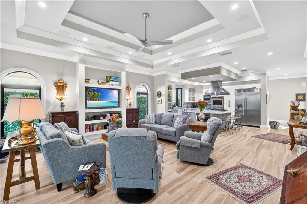 NAPLES PARK - Residential