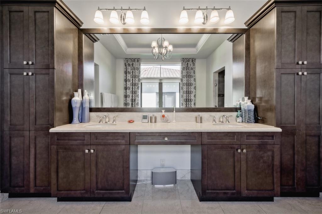 TRADITIONS - Residential