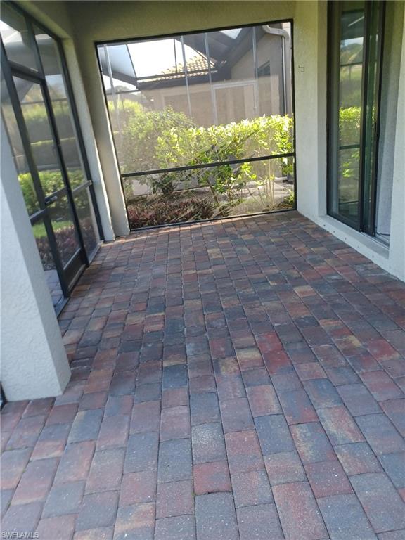 HAMPTON LAKES - Residential