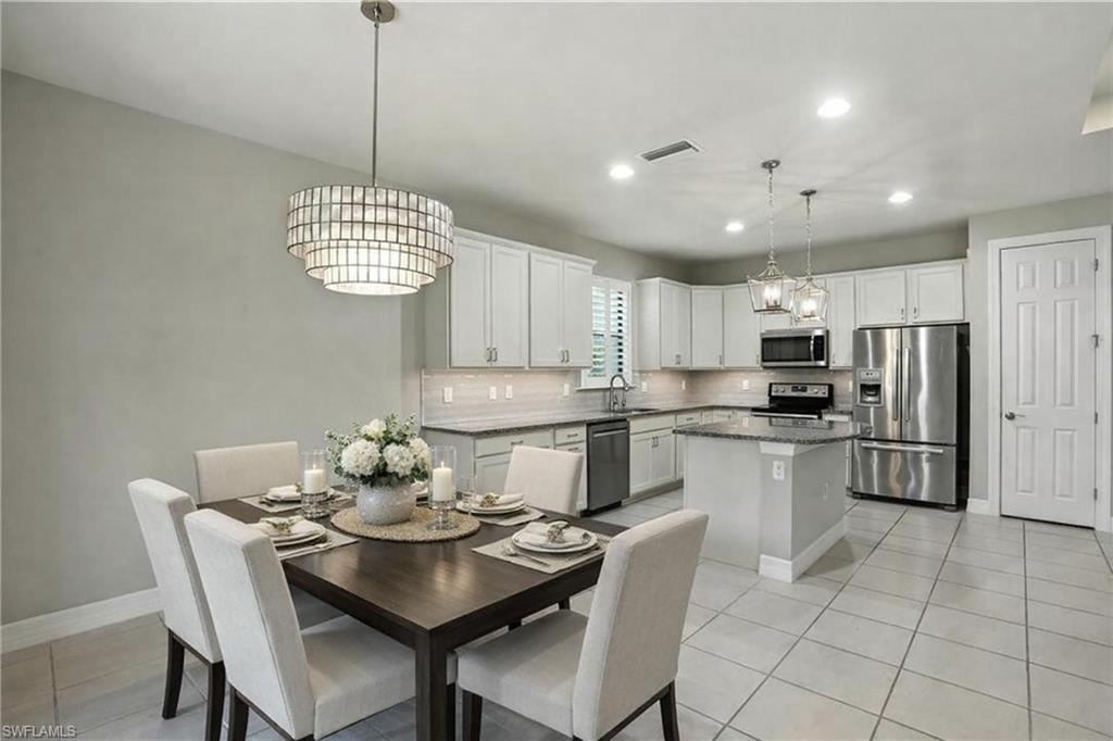 HAMPTON LAKES - Residential