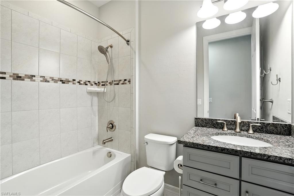 HAMPTON LAKES - Residential