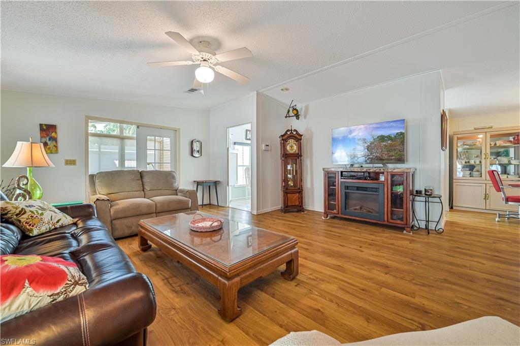 COUNTRY LAKES - Residential