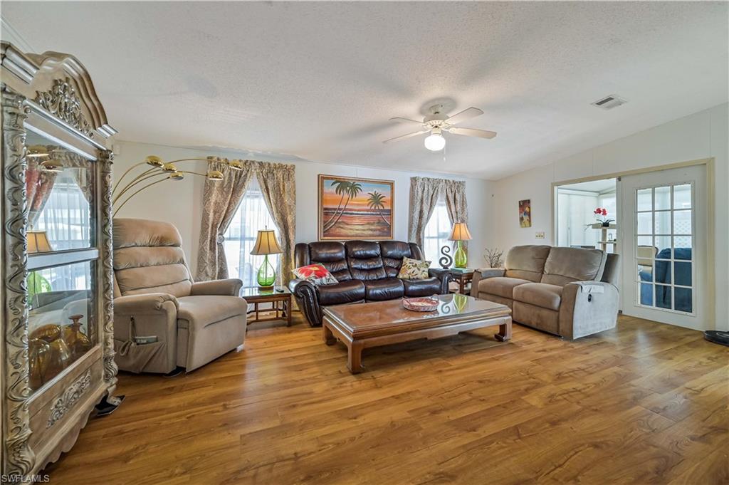 COUNTRY LAKES - Residential