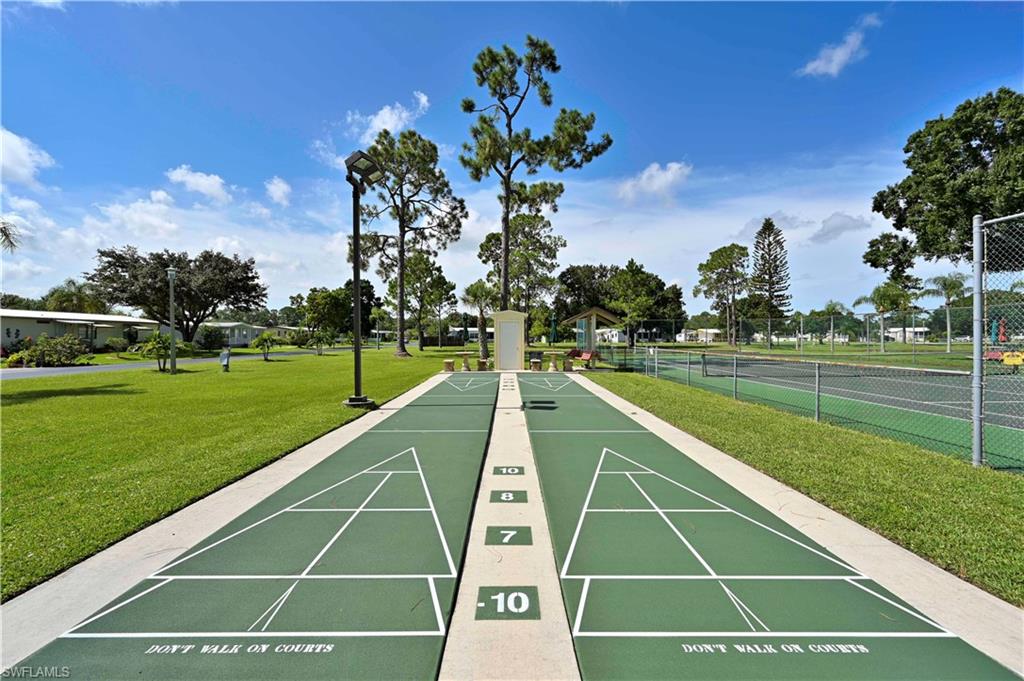 COUNTRY LAKES - Residential