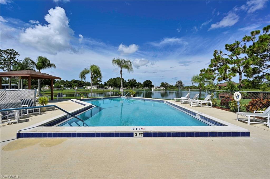 COUNTRY LAKES - Residential