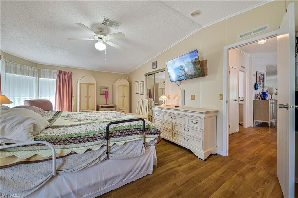 COUNTRY LAKES - Residential