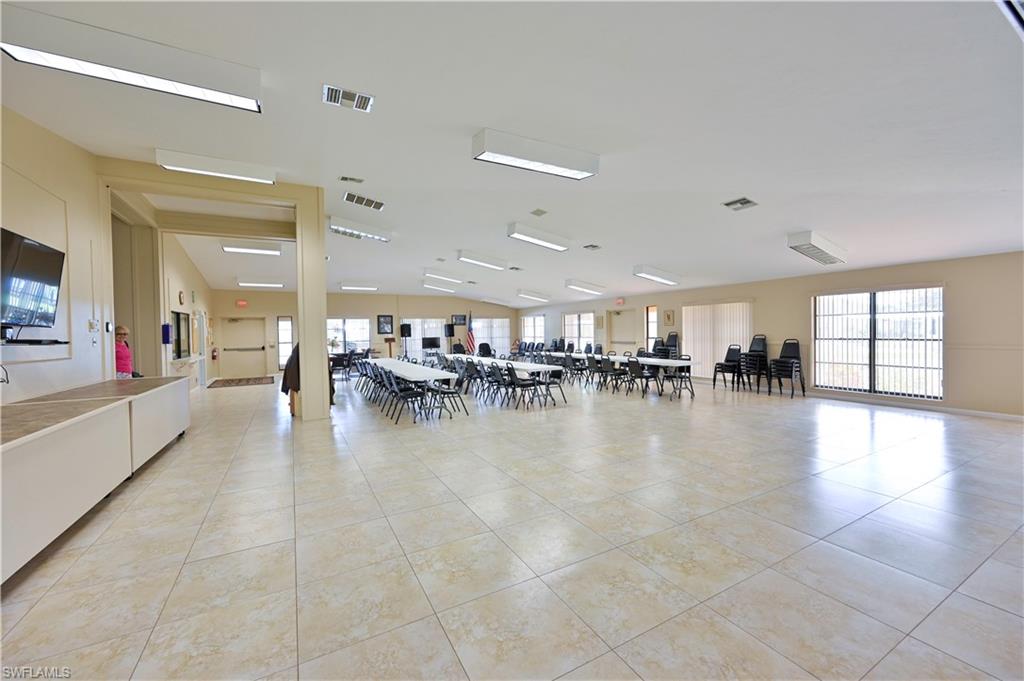 COUNTRY LAKES - Residential