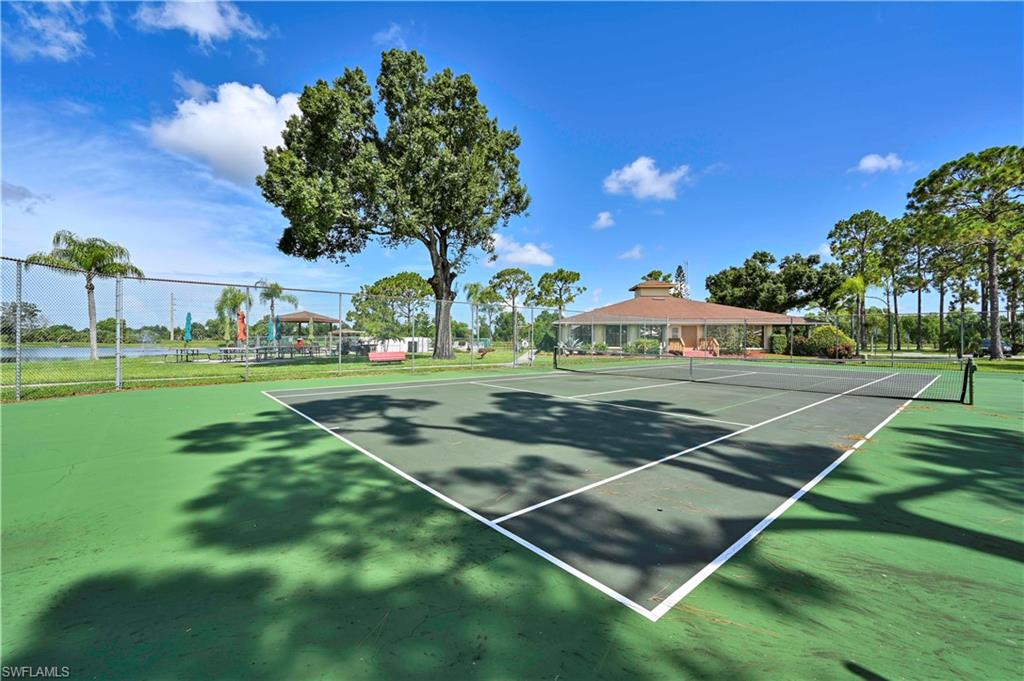 COUNTRY LAKES - Residential