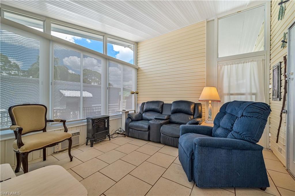 COUNTRY LAKES - Residential