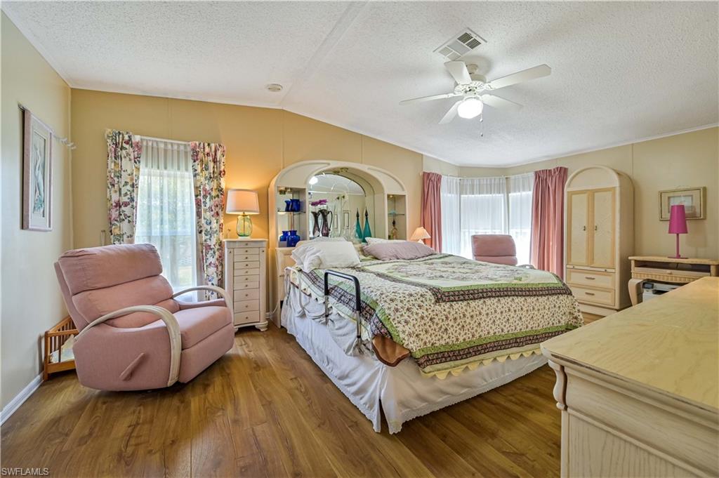 COUNTRY LAKES - Residential