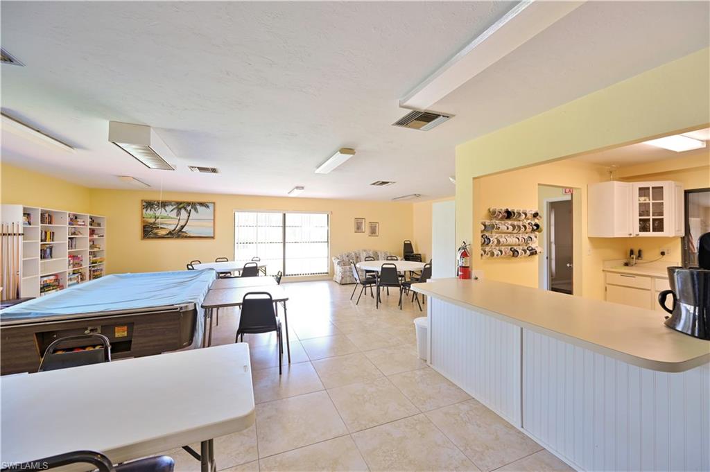 COUNTRY LAKES - Residential