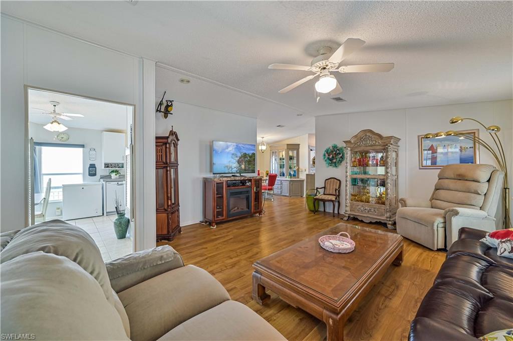 COUNTRY LAKES - Residential