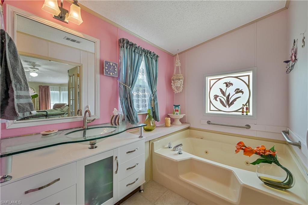 COUNTRY LAKES - Residential