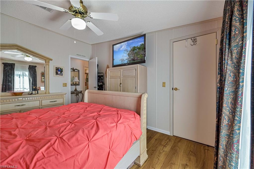 COUNTRY LAKES - Residential