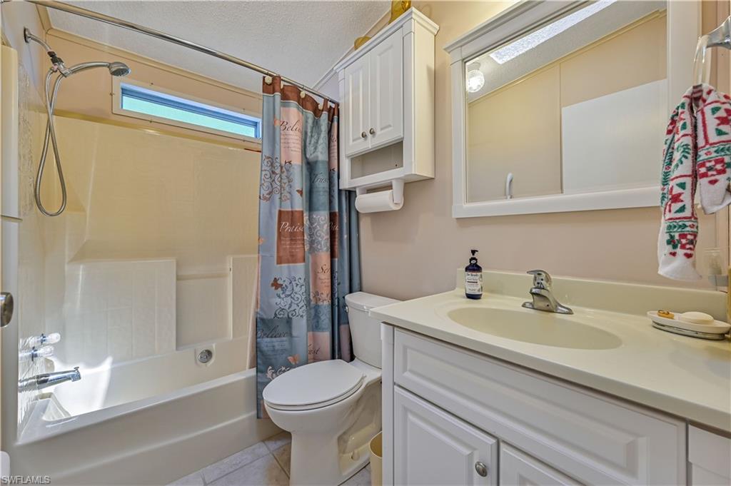 COUNTRY LAKES - Residential