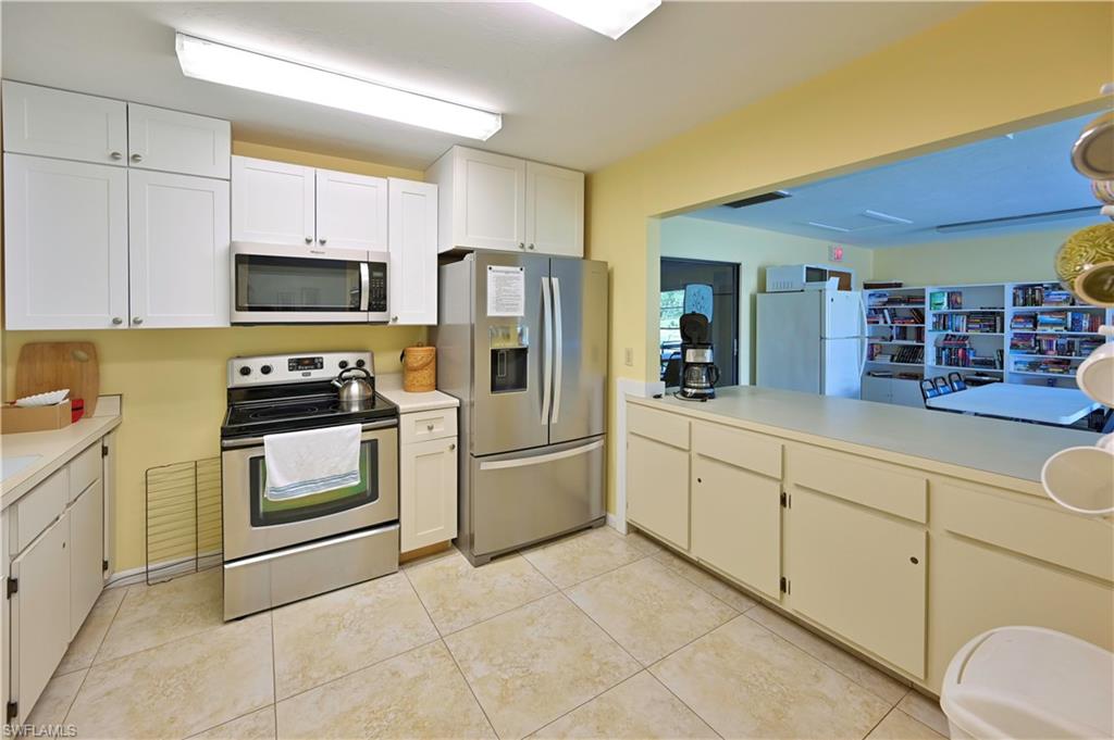 COUNTRY LAKES - Residential