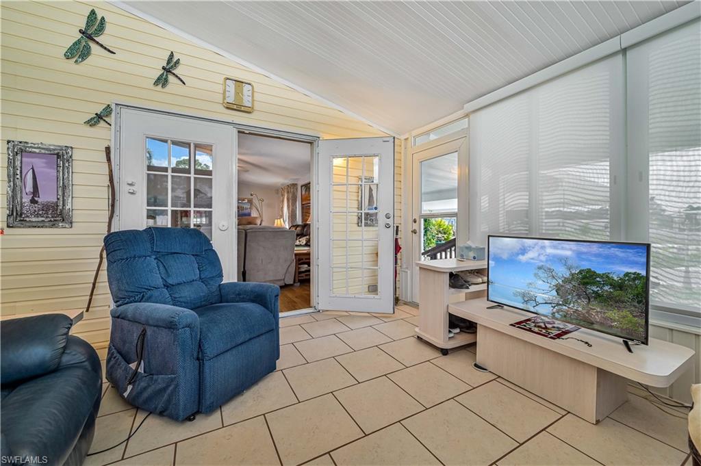 COUNTRY LAKES - Residential