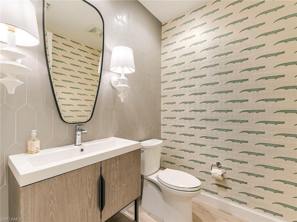 ELEVEN ELEVEN CENTRAL - Residential