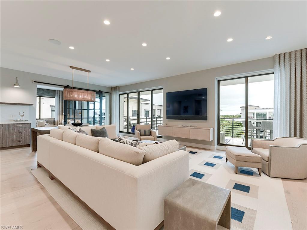 ELEVEN ELEVEN CENTRAL - Residential