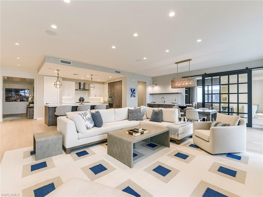 ELEVEN ELEVEN CENTRAL - Residential