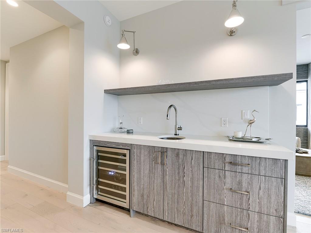 ELEVEN ELEVEN CENTRAL - Residential