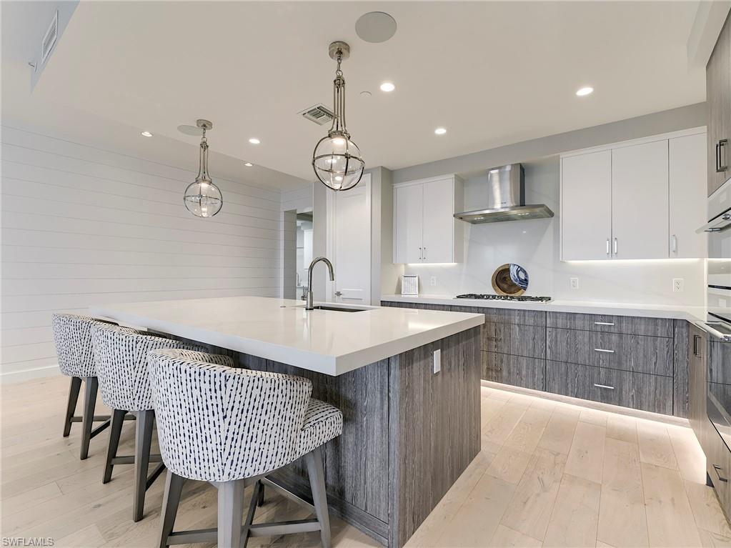 ELEVEN ELEVEN CENTRAL - Residential