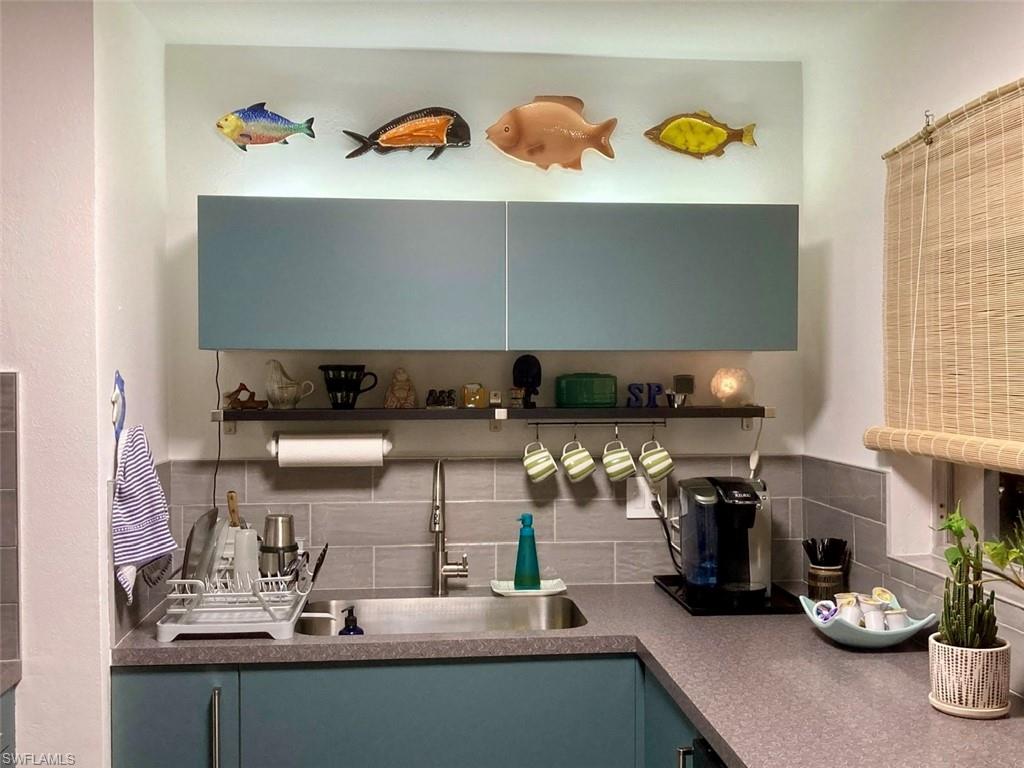 COLONIAL MANOR - Residential