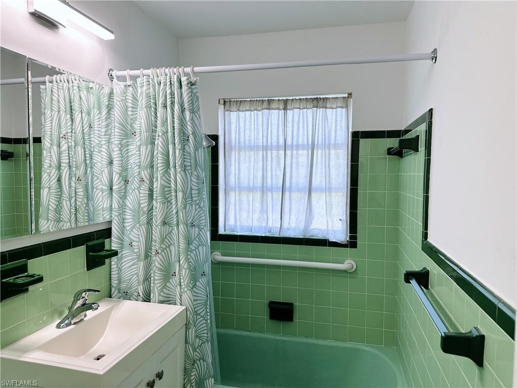 COLONIAL MANOR - Residential