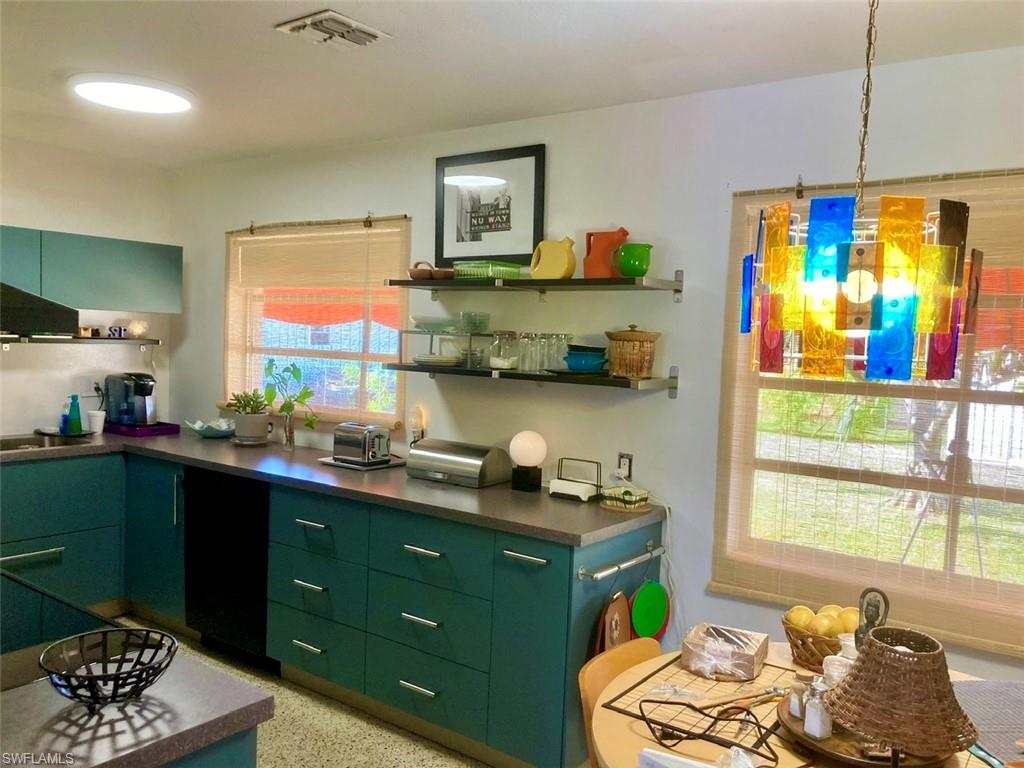 COLONIAL MANOR - Residential