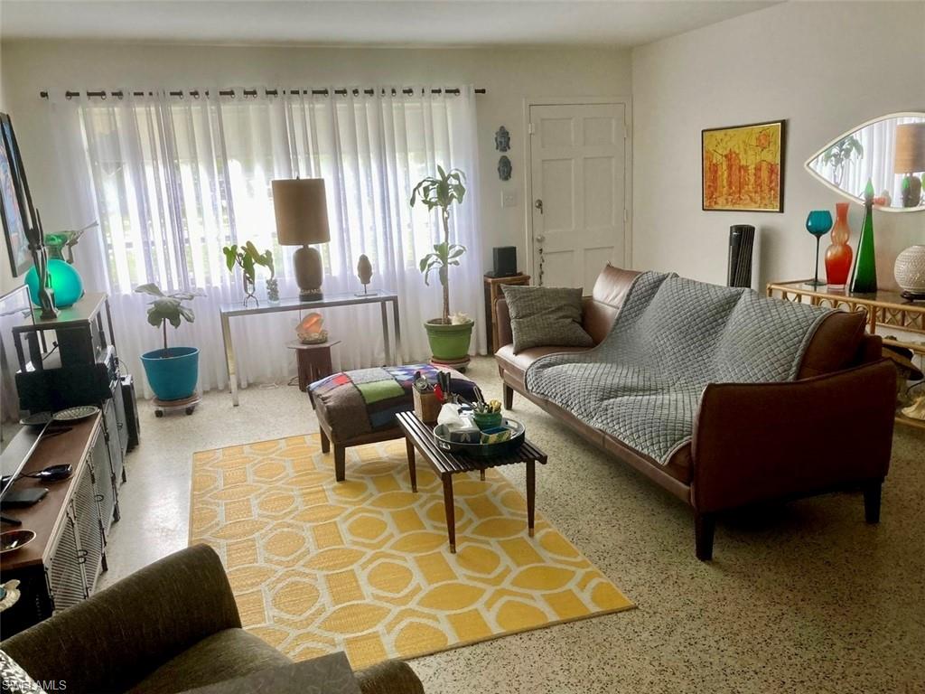 COLONIAL MANOR - Residential