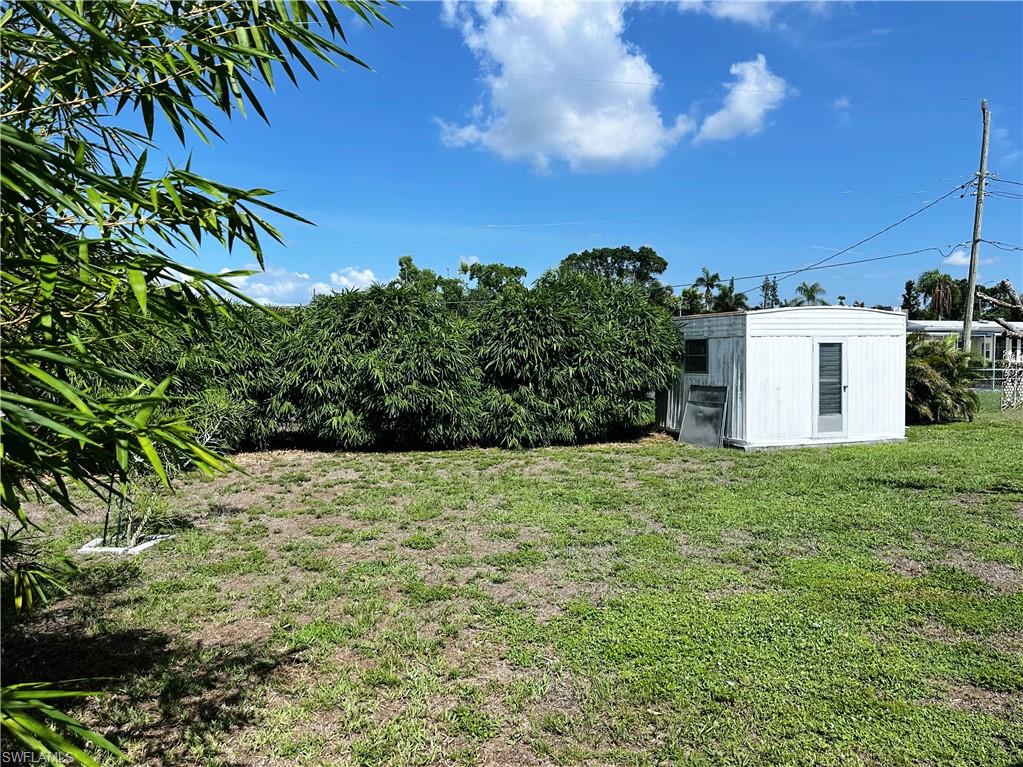 COLONIAL MANOR - Residential