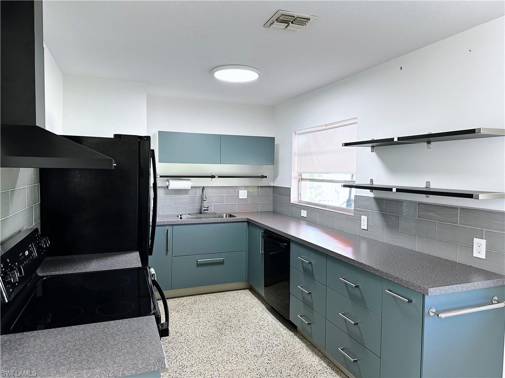 COLONIAL MANOR - Residential