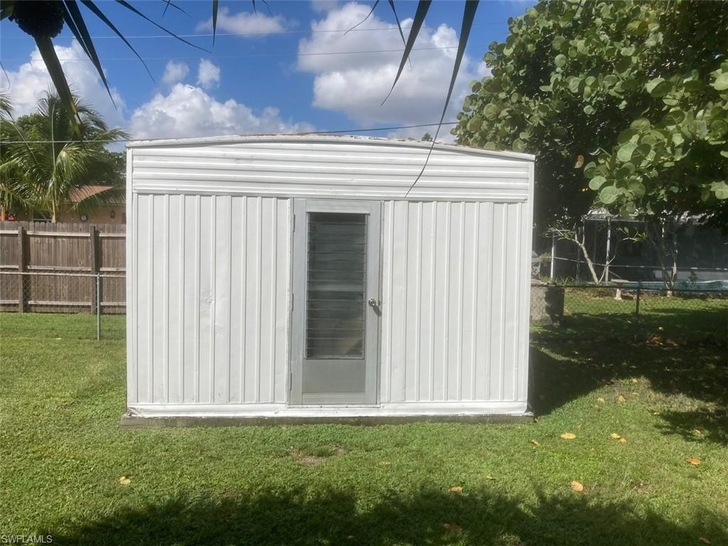 COLONIAL MANOR - Residential