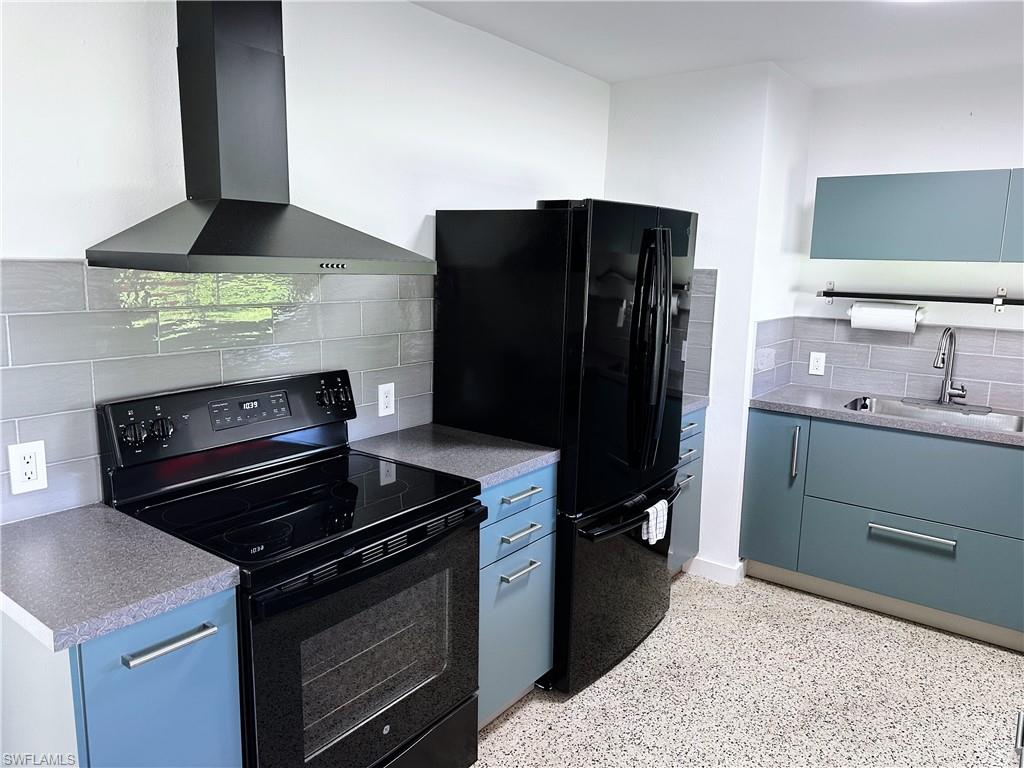 COLONIAL MANOR - Residential