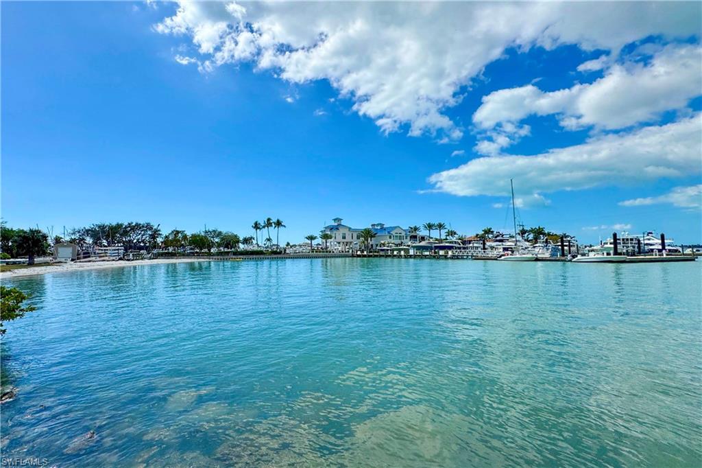 ISLAND MANOR APTS - Residential