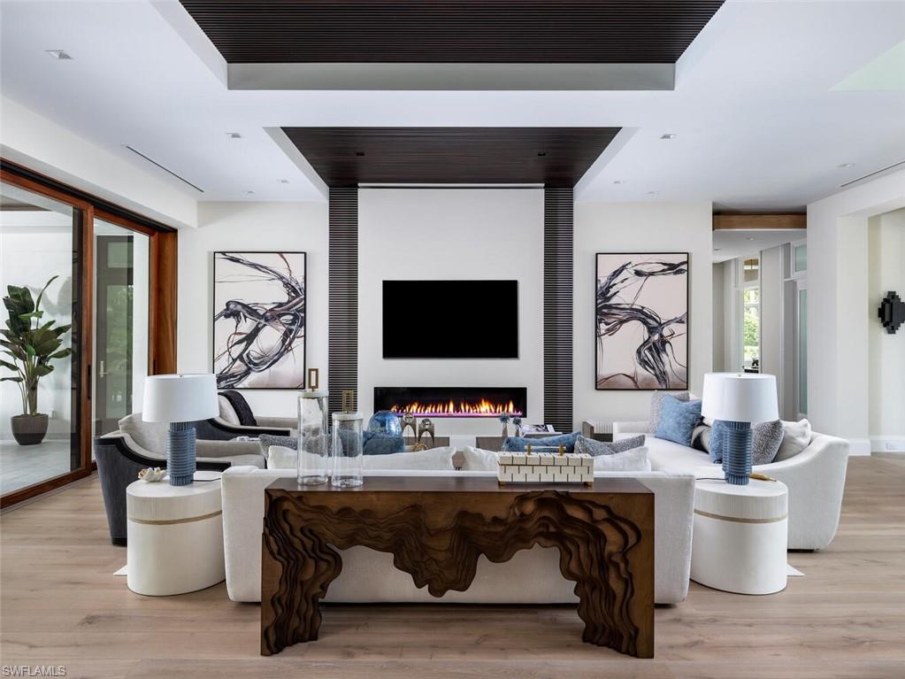 3131 Gin LN