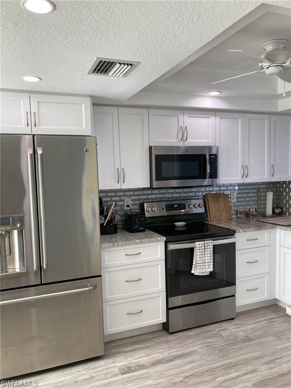 MANOR - Residential Lease