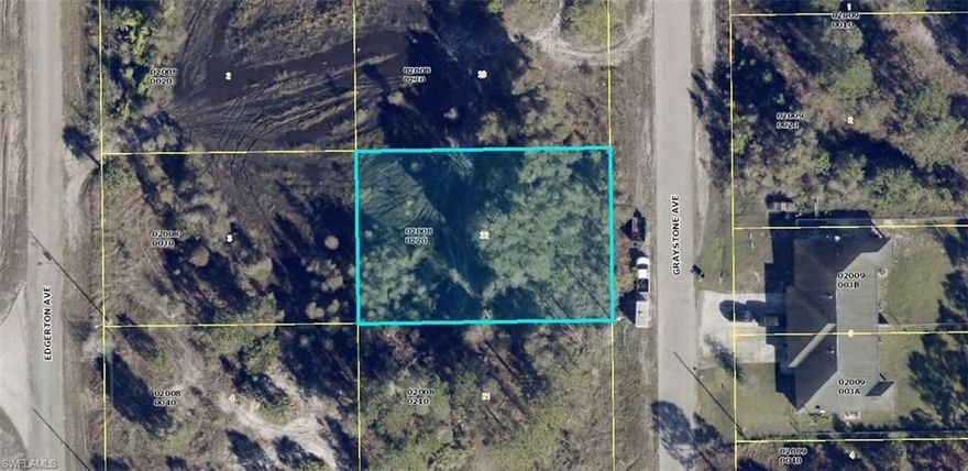 Easy access to Rt 82....Ft Myers and Immokalee. Lot next to this is available @
906 Graystone for 15,500. Not in a flood zone.