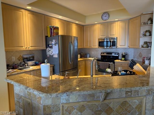 VINTAGE BAY - Residential