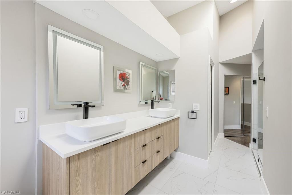 OAKWOOD VILLAS - Residential