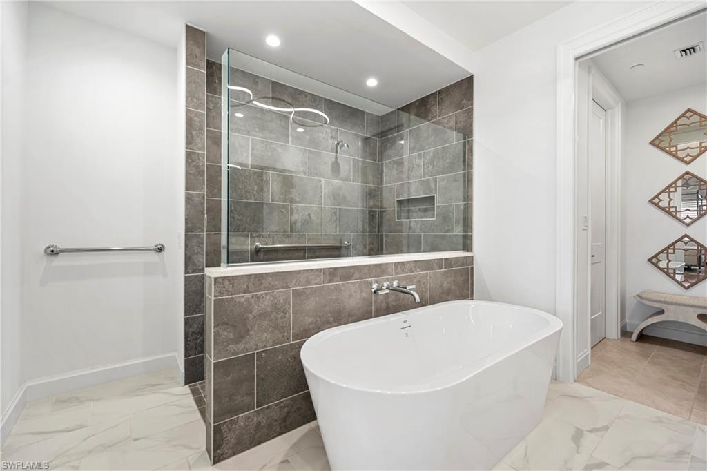 ELEVEN ELEVEN CENTRAL - Residential