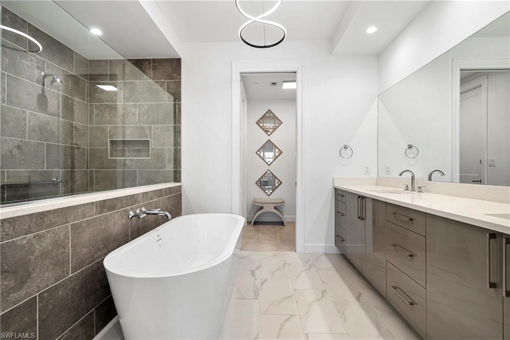 ELEVEN ELEVEN CENTRAL - Residential