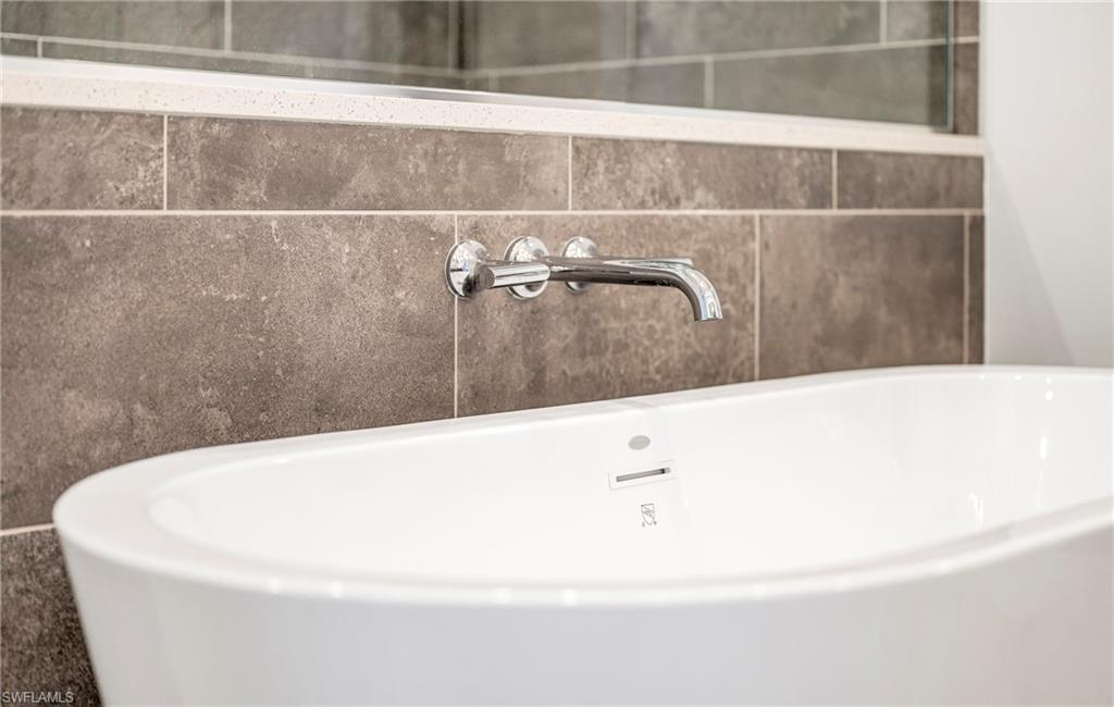 ELEVEN ELEVEN CENTRAL - Residential