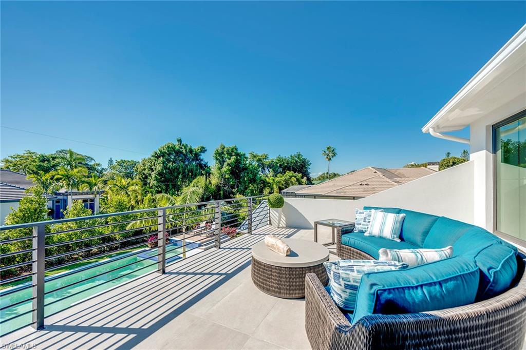 MOORINGS - Residential