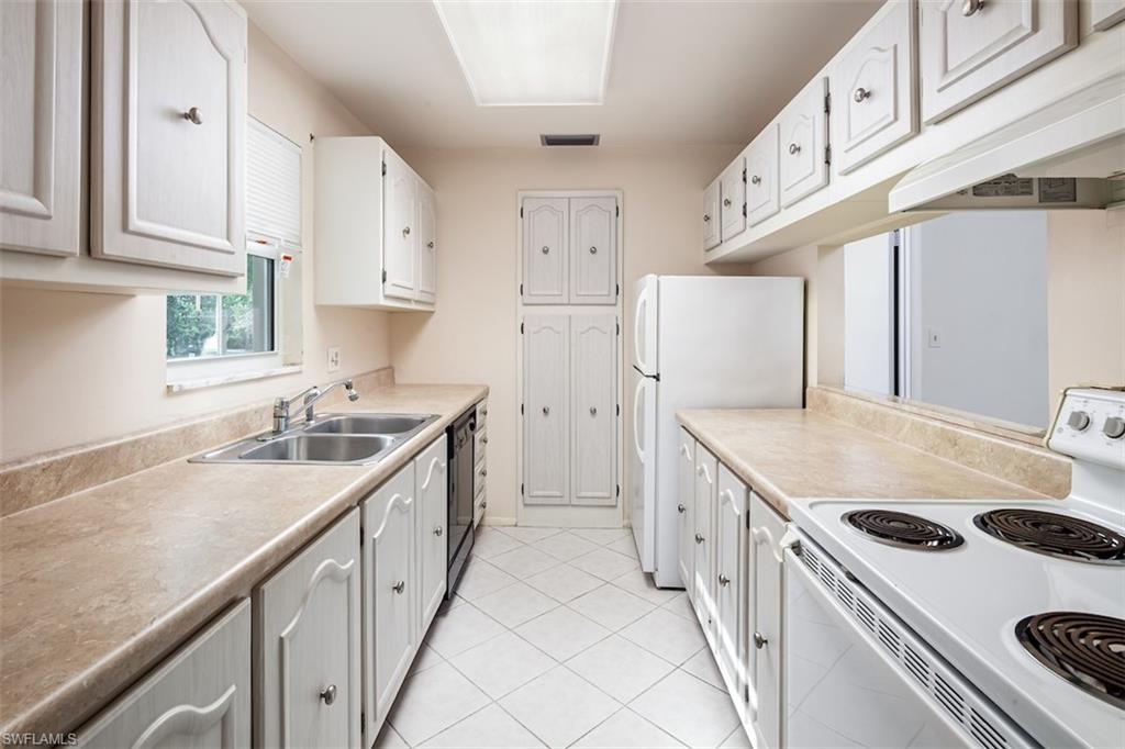 ST ANDREWS MANOR - Residential