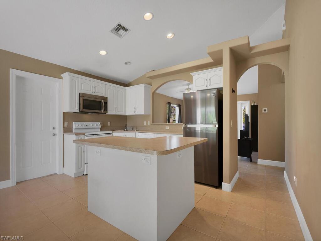 GOLDEN GATE ESTATES - Residential